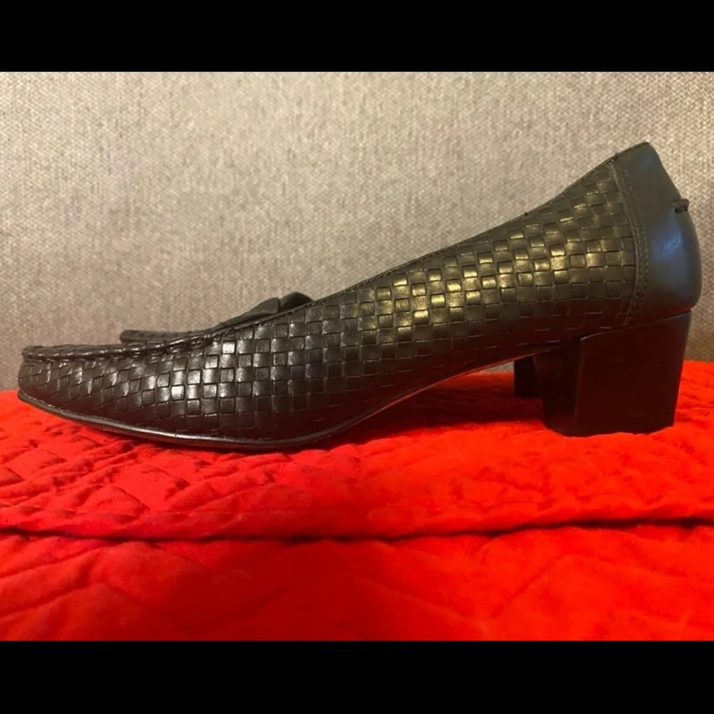 Trotters Brown Leather loafer heels